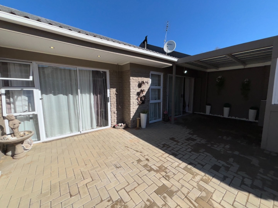 2 Bedroom Property for Sale in Pellissier Free State